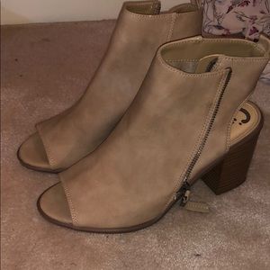 Tan, zip up chunky heels